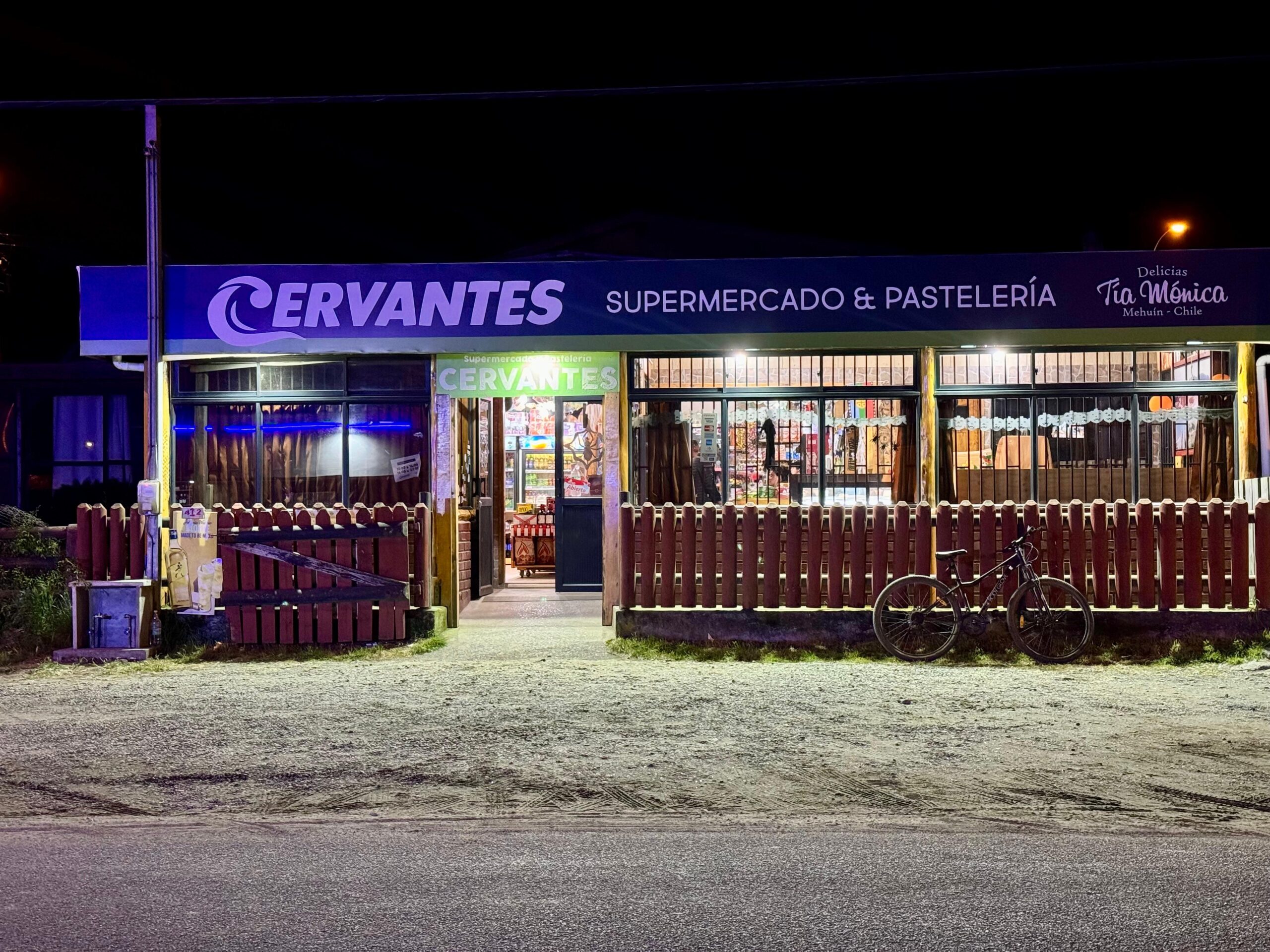 Supermercado y Pastelería Cervantes · Mehuín