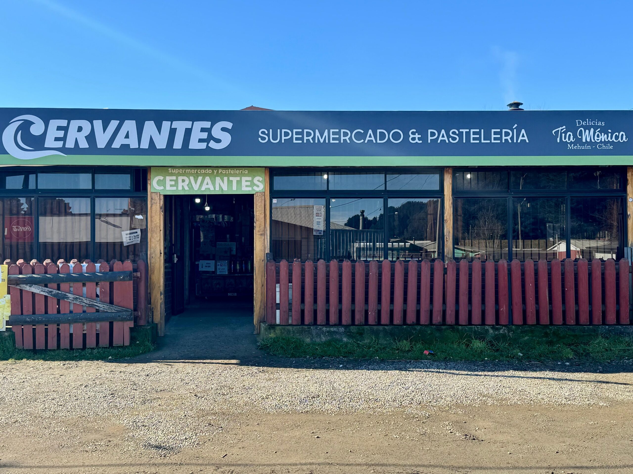 Supermercado y Pastelería Cervantes · Mehuín